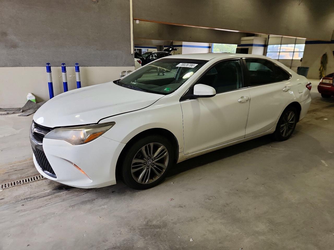 2016 TOYOTA CAMRY — Front 3/4