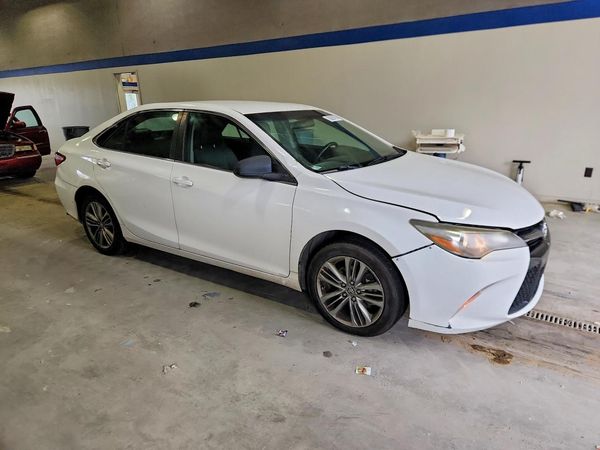 2016 TOYOTA CAMRY — Passenger 3/4