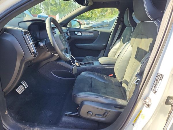 2022 VOLVO XC40 Recharge (Level 2-Plus) — DENT