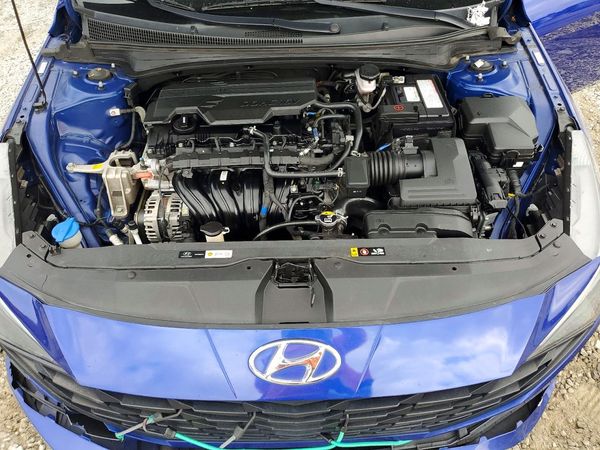 2023 HYUNDAI ELANTRA SE — Engine bay