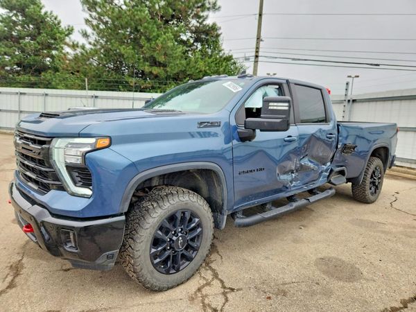 2025 CHEVROLET SILVERADO LT — Front 3/4
