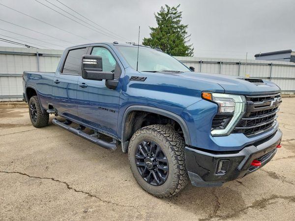 2025 CHEVROLET SILVERADO LT — Passenger 3/4