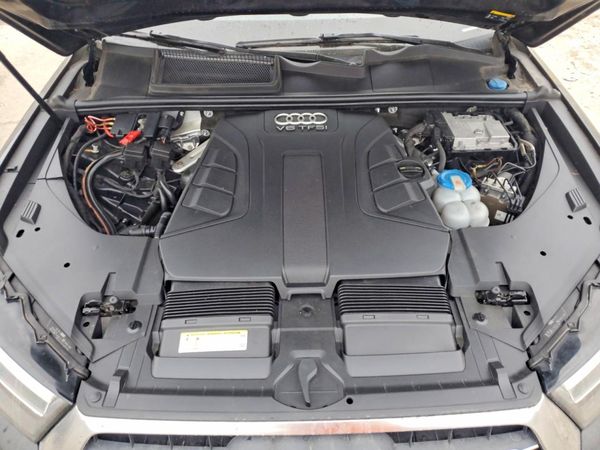 2017 AUDI Q7 quattro Prestige — Engine bay