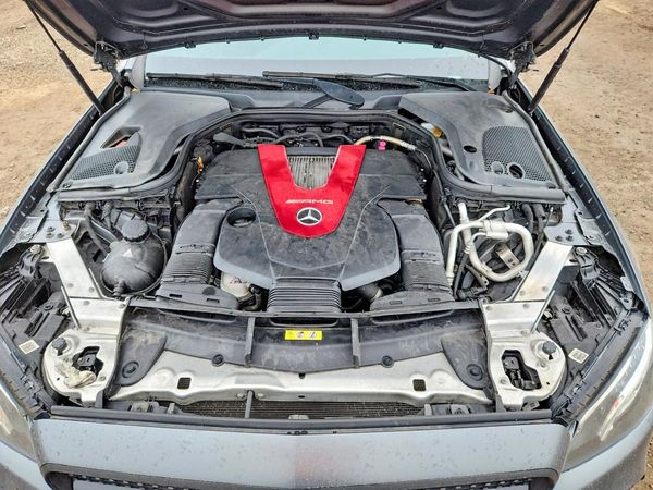 2017 MERCEDES-BENZ E-CLASS AMG E43 — Engine bay