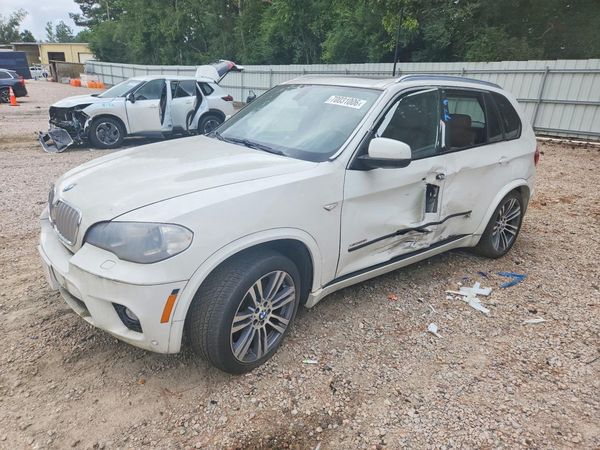 2013 BMW X5 xDrive50i — Front 3/4