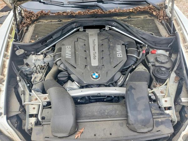 2013 BMW X5 xDrive50i — Engine bay