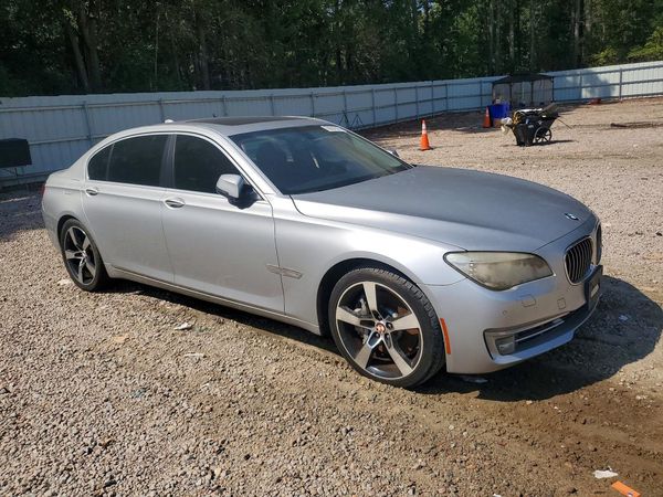 2013 BMW 7 SERIES — Passenger 3/4