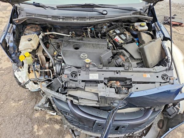 2014 MAZDA 5 Touring/GS — Engine bay