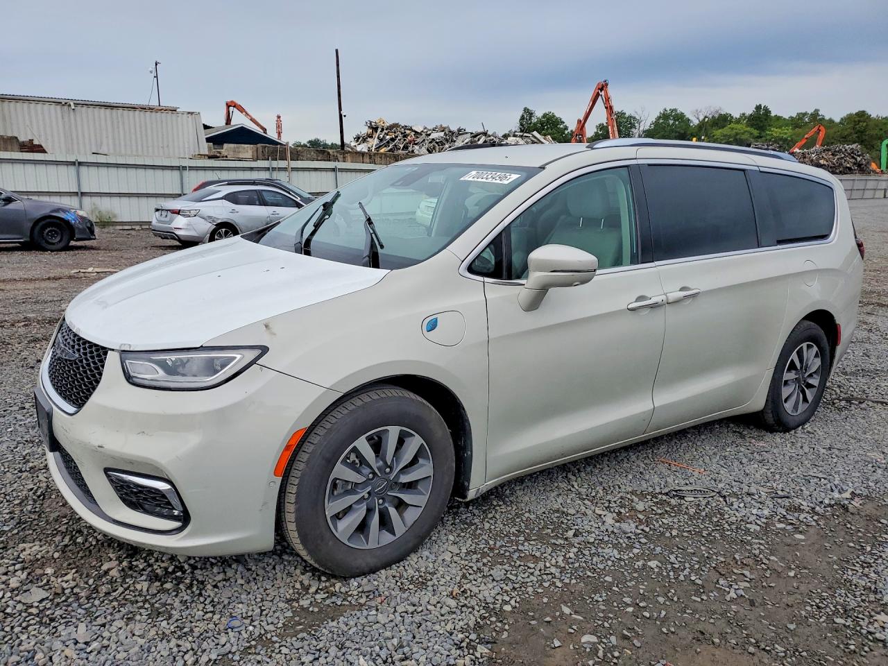 2021 CHRYSLER PACIFICA Touring L — Front 3/4