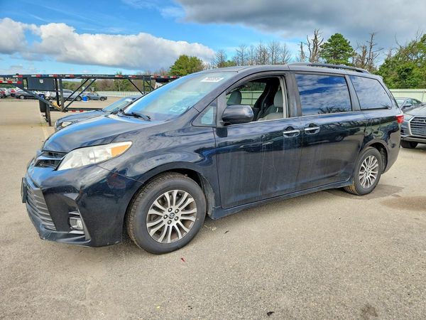 2018 TOYOTA SIENNA — DSFA — Front 3/4