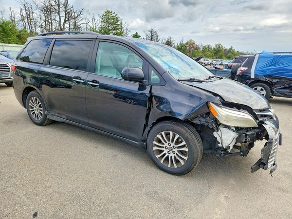 2018 TOYOTA SIENNA — Passenger 3/4