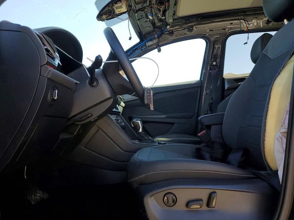 2025 VOLKSWAGEN TAOS 4Motion SE Black — DENT