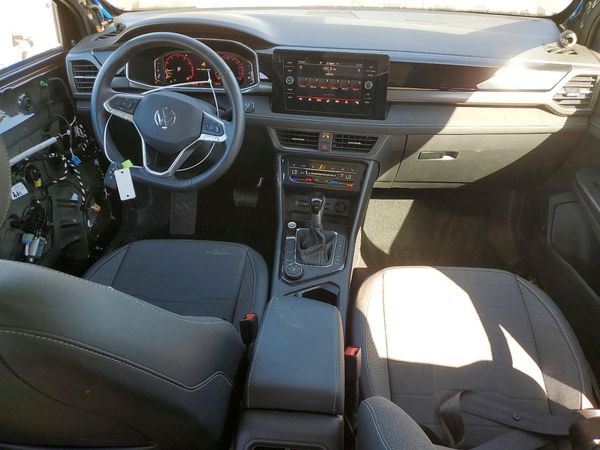 2025 VOLKSWAGEN TAOS 4Motion SE Black — CKPT