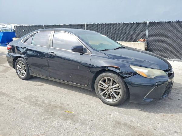 2015 TOYOTA CAMRY — Passenger 3/4