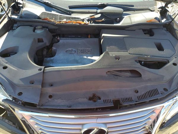 2013 LEXUS RX 450h — Engine bay