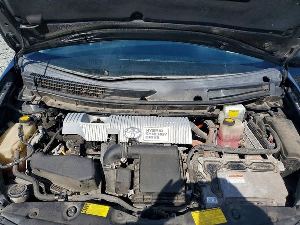 2012 TOYOTA PRIUS — Engine bay