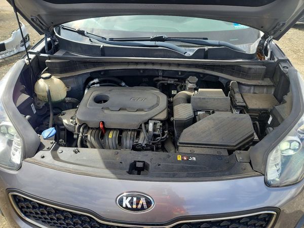 2018 KIA SPORTAGE QL — Engine bay