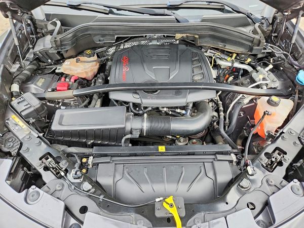 2019 ALFA ROMEO STELVIO RWD — Engine bay
