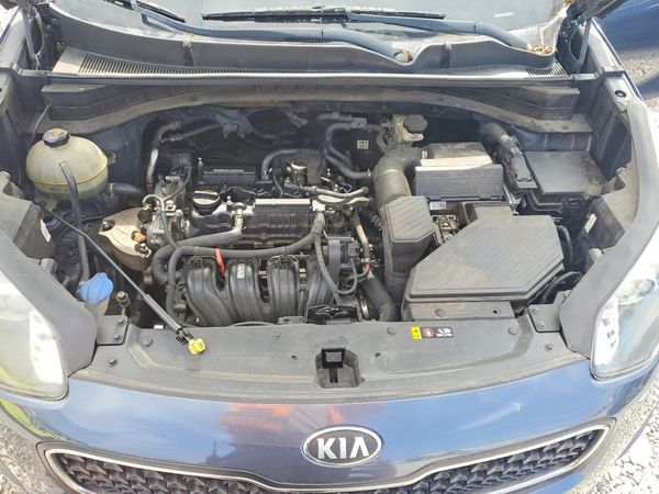 2019 KIA SPORTAGE LX — Engine bay
