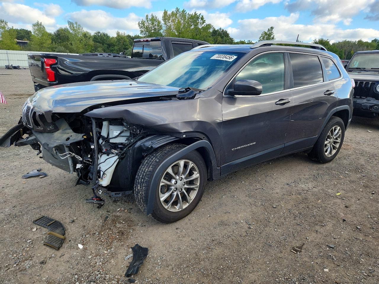 2019 JEEP CHEROKEE Latitude Plus — Front 3/4