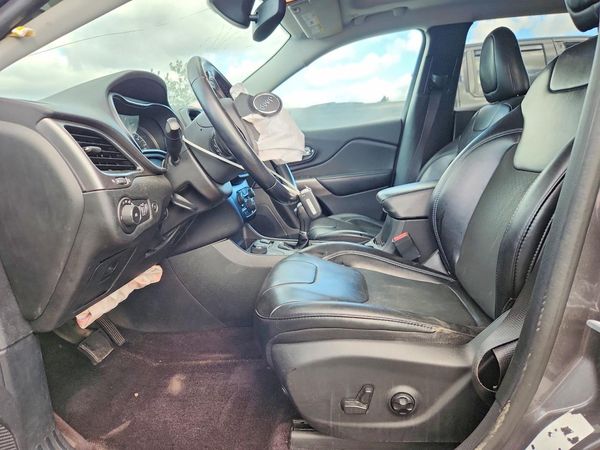 2019 JEEP CHEROKEE Latitude Plus — DENT