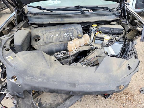 2019 JEEP CHEROKEE Latitude Plus — Engine bay
