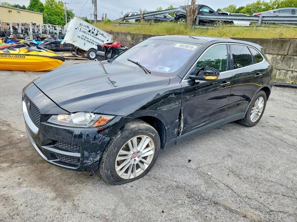 2019 JAGUAR F-PACE Prestige — Front 3/4