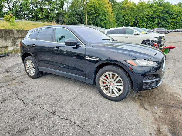 2019 JAGUAR F-PACE Prestige — Passenger 3/4