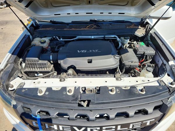 2017 CHEVROLET COLORADO Work Truck — Engine bay