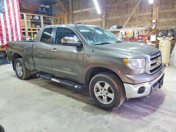 2013 TOYOTA TUNDRA SR5 — Passenger 3/4