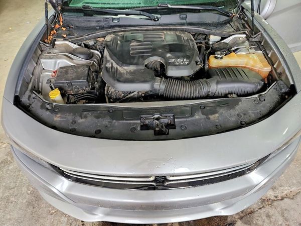 2015 DODGE CHARGER SE — Engine bay