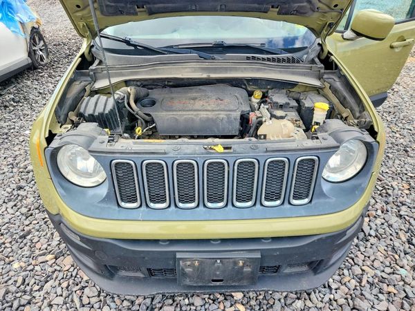 2015 JEEP RENEGADE — Engine bay