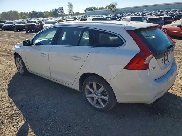 2016 VOLVO V60 SV33 Premier — DSRA