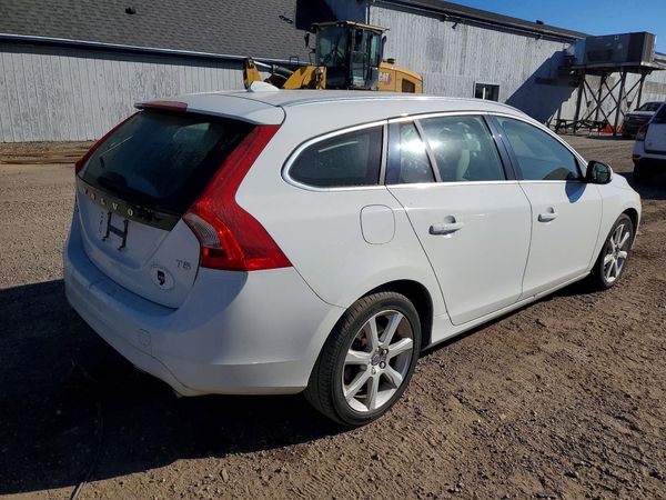 2016 VOLVO V60 SV33 Premier — PSRA