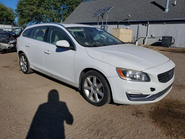 2016 VOLVO V60 SV33 Premier — Passenger 3/4