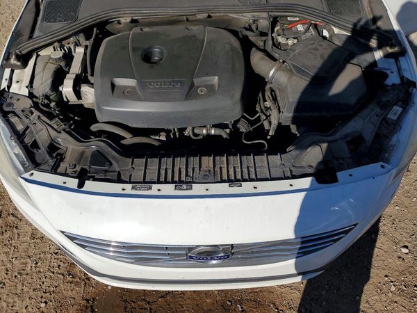2016 VOLVO V60 SV33 Premier — Engine bay