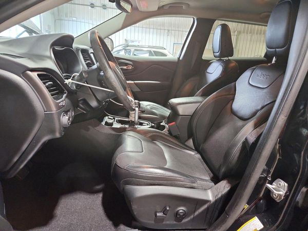 2019 JEEP CHEROKEE Limited — DENT