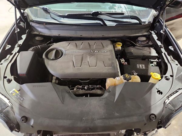 2019 JEEP CHEROKEE Limited — Engine bay