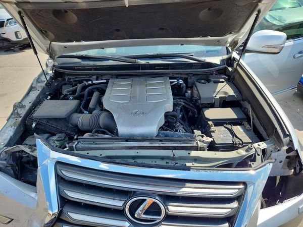 2018 LEXUS GX 460 Base — Engine bay