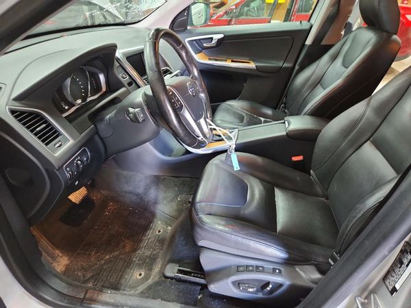 2017 VOLVO XC60 Inscription — DENT