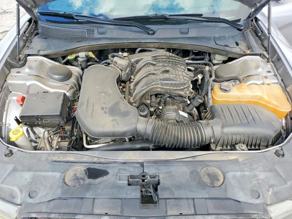 2014 DODGE CHARGER SE — Engine bay