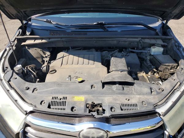 2015 TOYOTA HIGHLANDER Base/Hybrid — Engine bay
