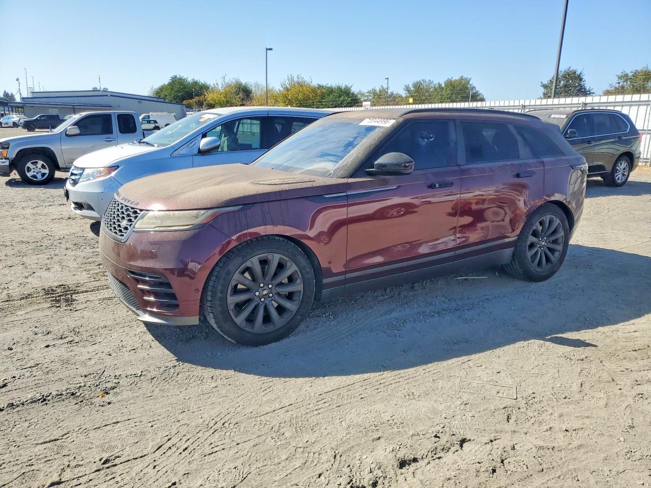 2018 LAND ROVER RANGE ROVER VELAR R-Dynamic SE — Front 3/4