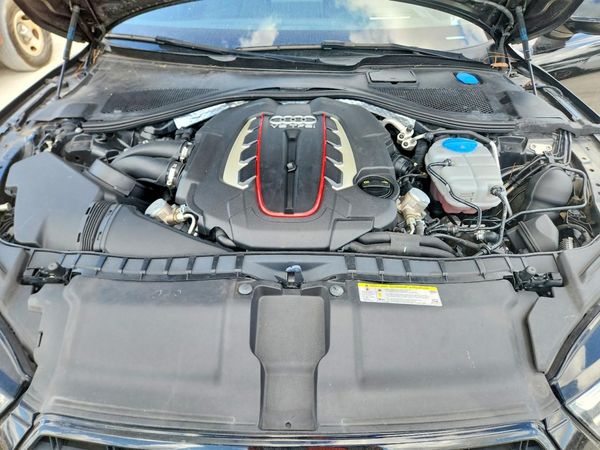 2016 AUDI S7 quattro — Engine bay