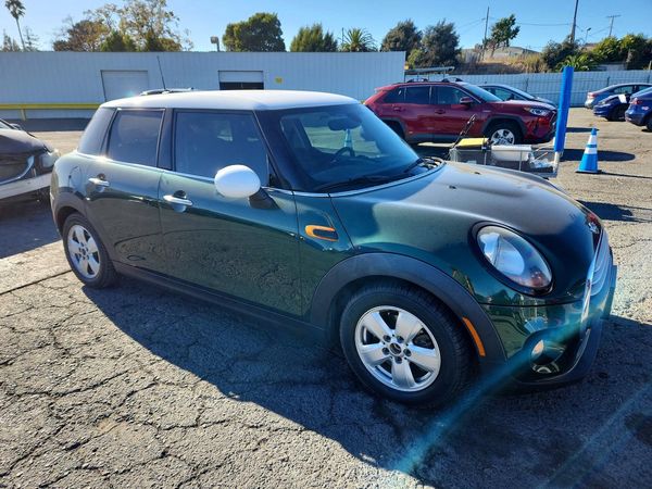 2015 MINI COOPER — Passenger 3/4