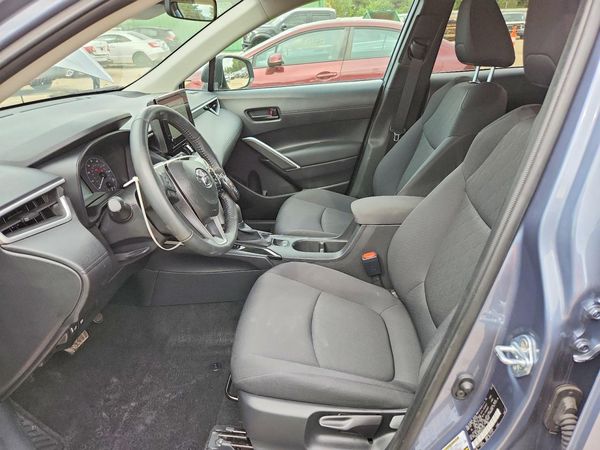 2025 TOYOTA COROLLA CROSS LE — DENT
