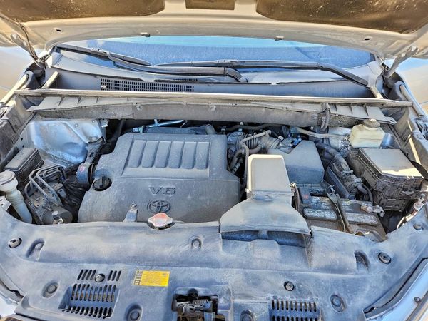 2015 TOYOTA HIGHLANDER Base/Hybrid — Engine bay