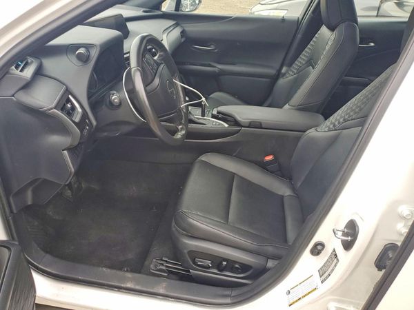 2020 LEXUS UX 250h Premium — DENT