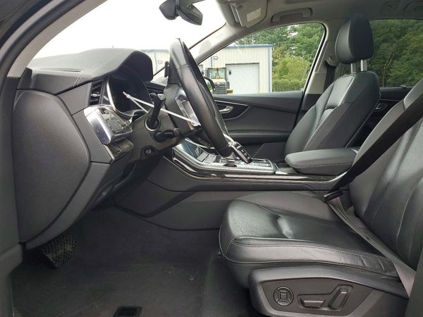 2023 AUDI Q7 quattro Premium Plus — DENT