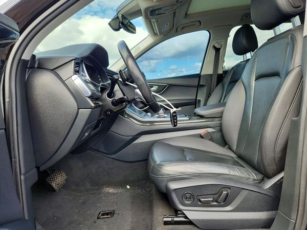 2020 AUDI Q7 quattro Premium Plus — DENT